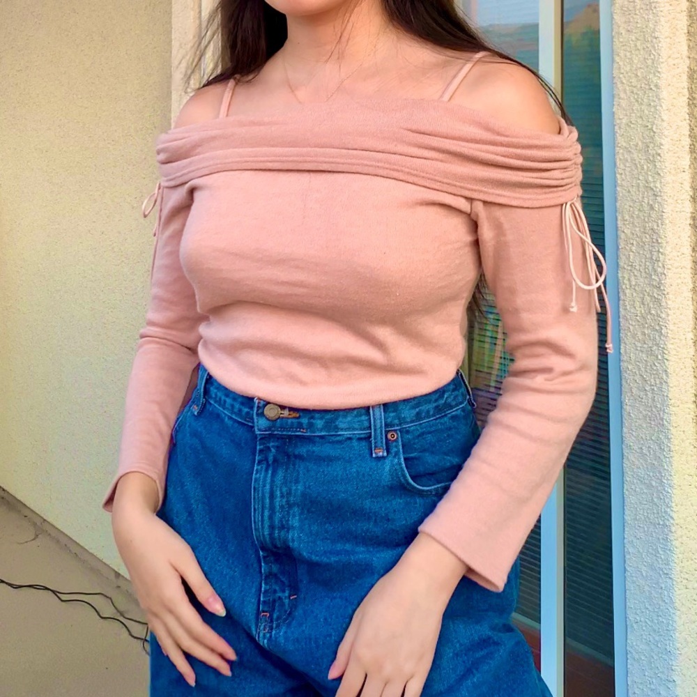 🎀VINTAGE BABY PINK OFF-THE-SHOULDER SWEATER🎀